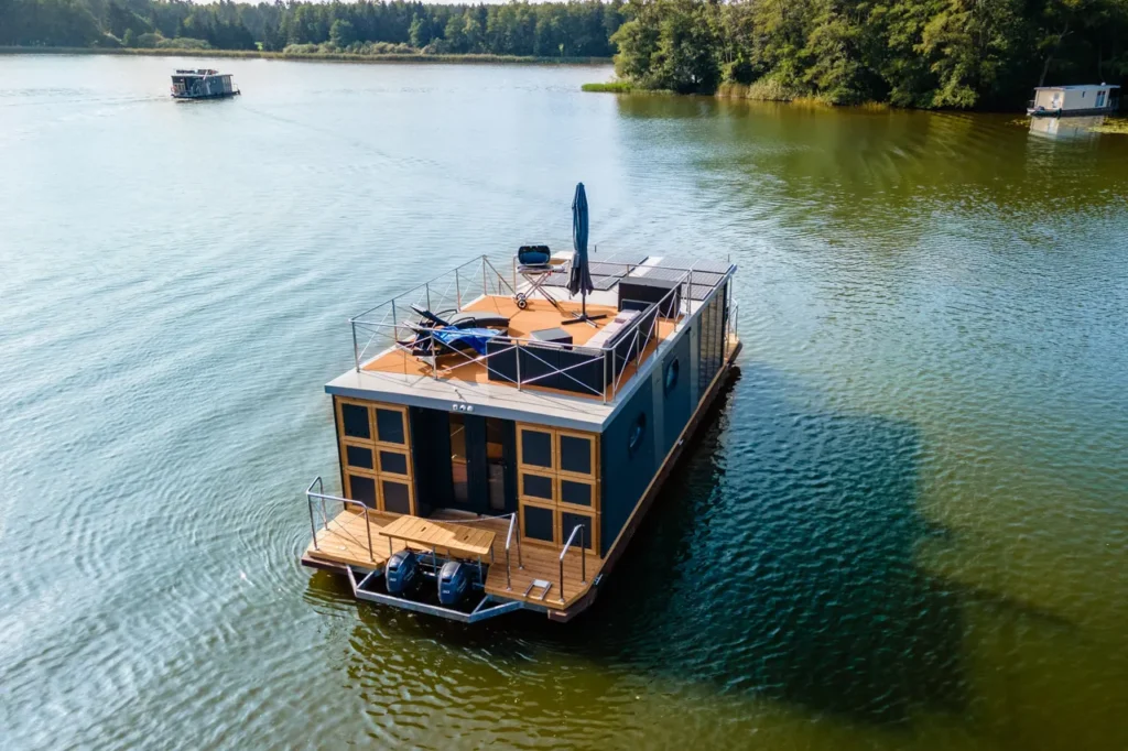 hausboot auf der müritz